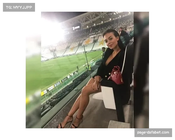 乔治娜晒C罗居家日常温馨瞬间展现幸福家庭生活点滴